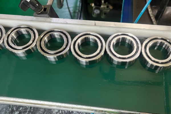 雕銑機(jī)主軸軸承多少錢一套？